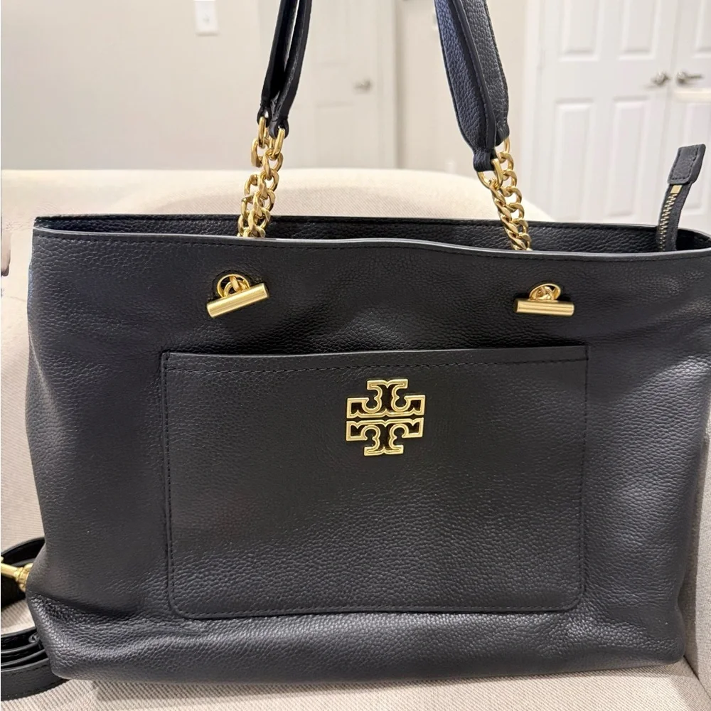 Tory Burch Black Leather Shoulder Bag with Gold Accents - Picture 2 of 9